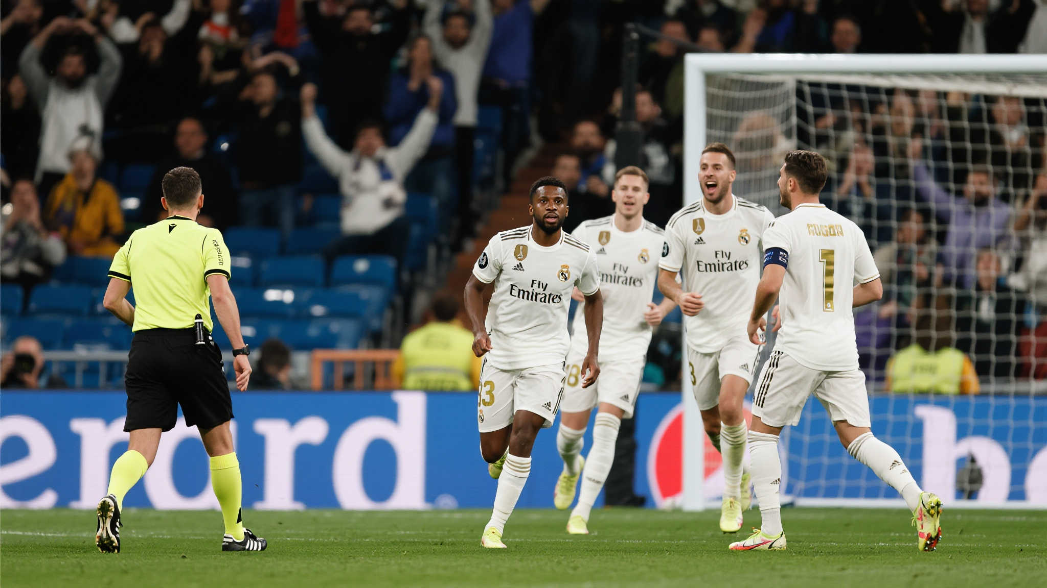 皇马十人应战3-1胜帕丘卡,世俱杯开门红 皇马十人应战3-1胜帕丘卡,世俱杯开门红